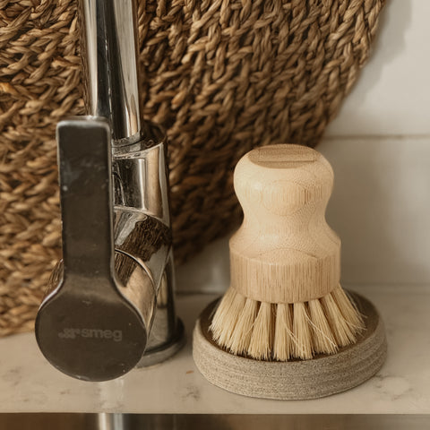 Piattino con spazzola per piatti